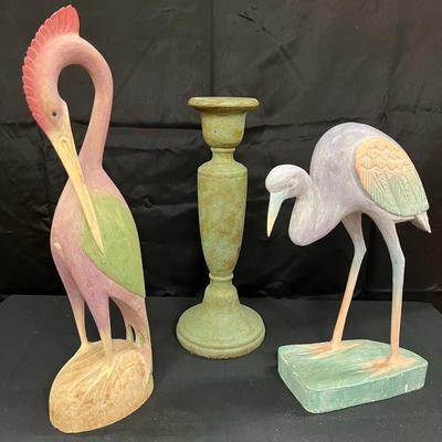 2 DECORATIVE BIRDS AND A CANDLE HOLDER