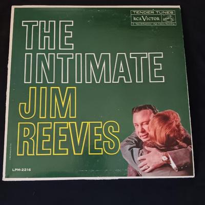 Jim Reeves - Vinyl Record Albums LP Record - The best of - The intimate Jim Reeves