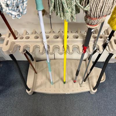 SUNCREST TOOL RACK WITH WHEELS WITH CLEANING INSTRUMENTS