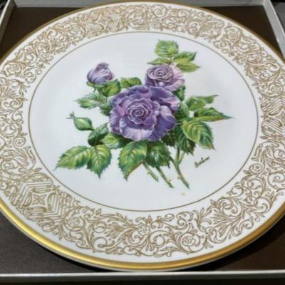 The Angel Face Rose Plate by Boehm China Co. in VG Preowned Condition.
