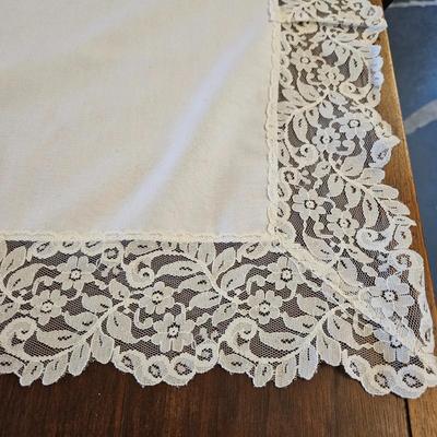 Retro Table Linens (LR-DW)