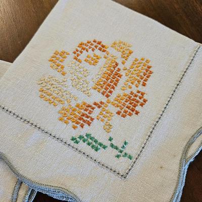 Retro Table Linens (LR-DW)