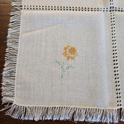 Retro Table Linens (LR-DW)