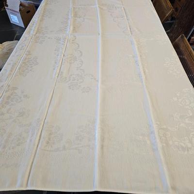 Retro Table Linens (LR-DW)