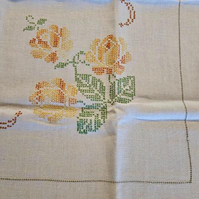 Retro Table Linens (LR-DW)