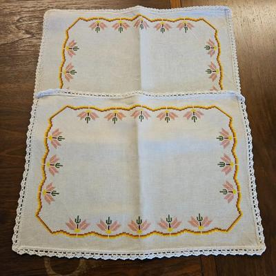 Retro Table Linens (LR-DW)