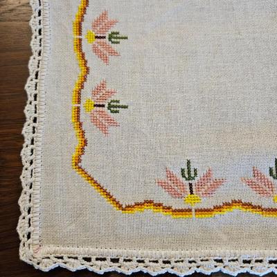 Retro Table Linens (LR-DW)