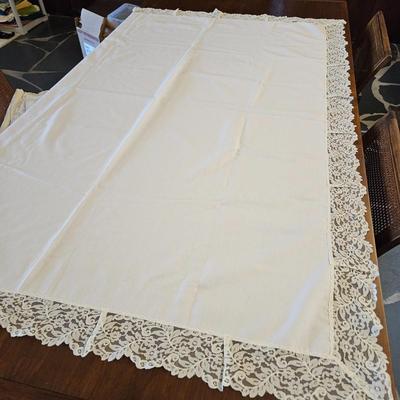 Retro Table Linens (LR-DW)