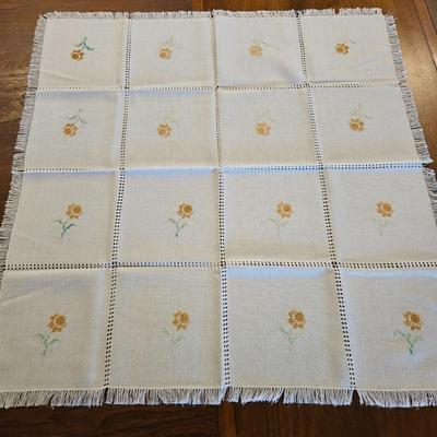 Retro Table Linens (LR-DW)