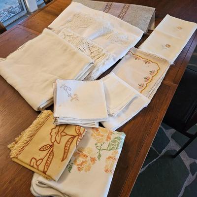 Retro Table Linens (LR-DW)