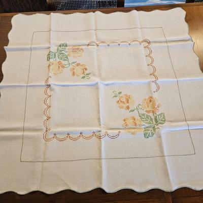Retro Table Linens (LR-DW)