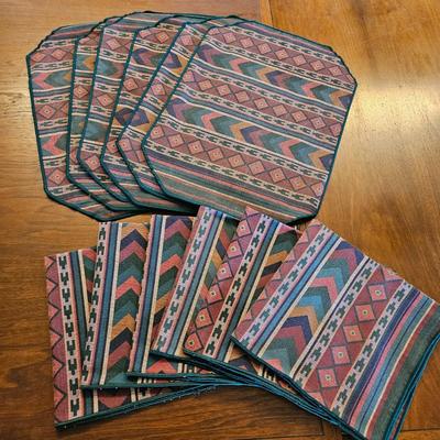 Napkins, Placemats and Tablecloths (LR-DW)