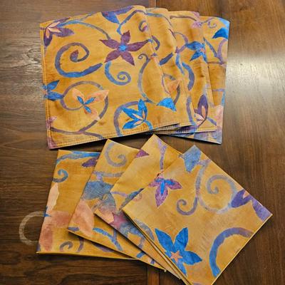 Napkins, Placemats and Tablecloths (LR-DW)