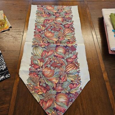 Napkins, Placemats and Tablecloths (LR-DW)