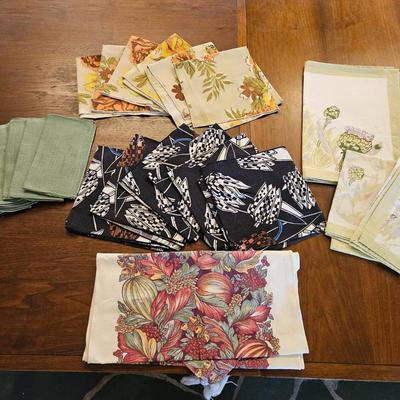 Napkins, Placemats and Tablecloths (LR-DW)