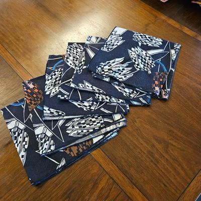 Napkins, Placemats and Tablecloths (LR-DW)