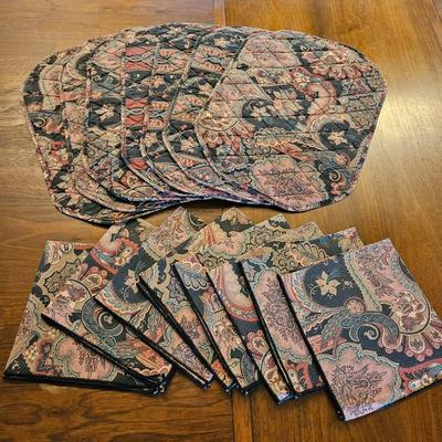 Napkins, Placemats and Tablecloths (LR-DW)