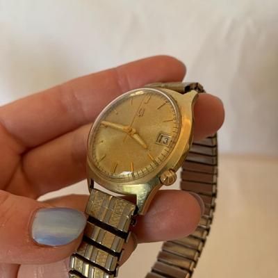 Accutron by Bulova Series 218 Date Model with 14K Gold Case & Original Box (P-HS)