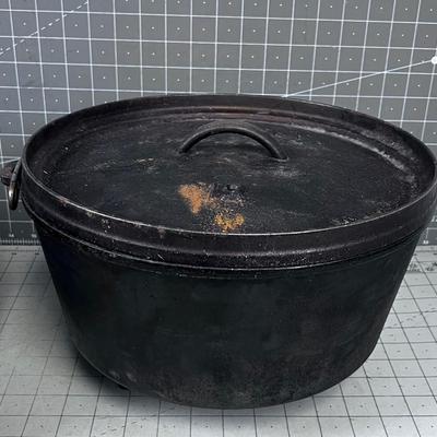 LODGE Dutch Oven with Storage Pouch Cover 