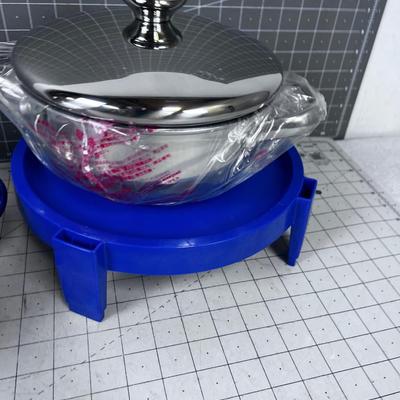 COOKS ESSENTIAL With Impact Base, Lidded Pot with Stand, NEW 