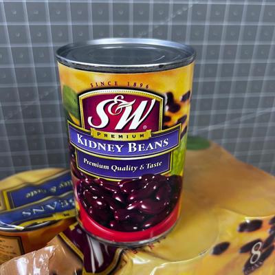 14 Cans of Kidney Beans 