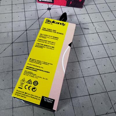 2 Types of NEW Skull Candy 1 is Wireless Mic and Ear Phone 