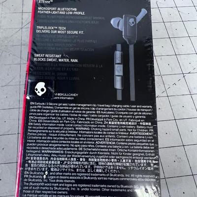 2 Types of NEW Skull Candy 1 is Wireless Mic and Ear Phone 
