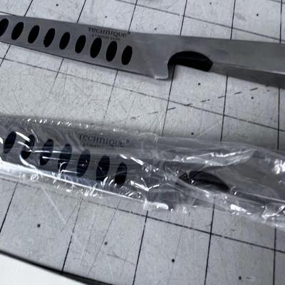 TECHNIQUE Knives: 2 Chef, 2 pair (1 is New)  -4 Total 