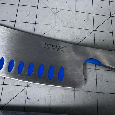 TECHNIQUE Knives: 2 Chef, 2 pair (1 is New)  -4 Total 