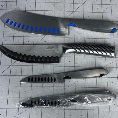 TECHNIQUE Knives: 2 Chef, 2 pair (1 is New)  -4 Total 