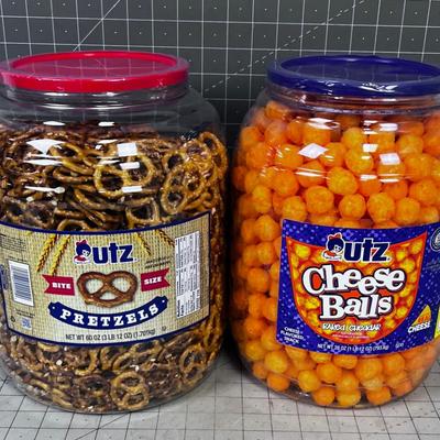 2 Huge PARTY PRETZELS & Cheese BALLS