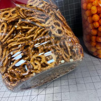 2 Huge PARTY PRETZELS & Cheese BALLS