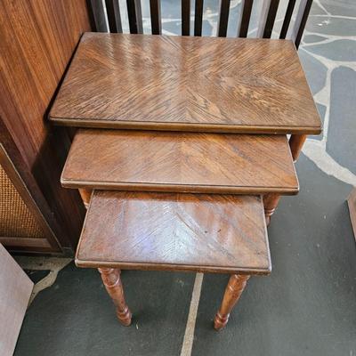 A Set of Three Nesting Tables (DR-DW)