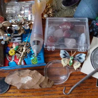 LOT 144 LOT OF SMALL COLLECTABLES