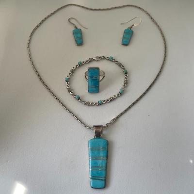 Set of Necklace ,earrings and bracelet (Turquoise)