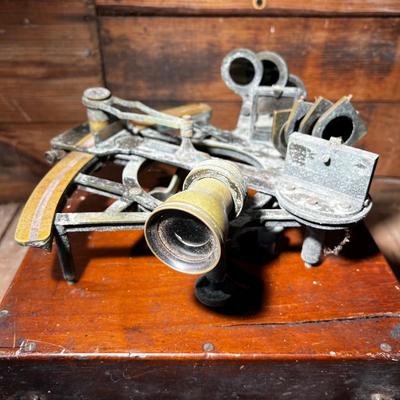 N486 Antique 1919 Negus Nautical Brass Sextant