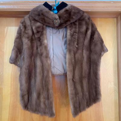 LOT 14 B: Vintage Fur Stole & Fur Collar W/ Bejewelled Button Closure