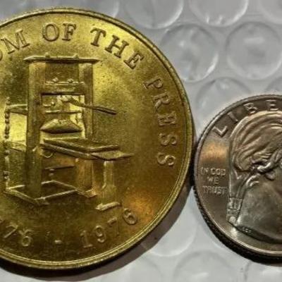 FAMILY WEEKLY ~ FREEDOM OF THE PRESS 1776-1976 MEDAL/TOKEN as Pictured.
