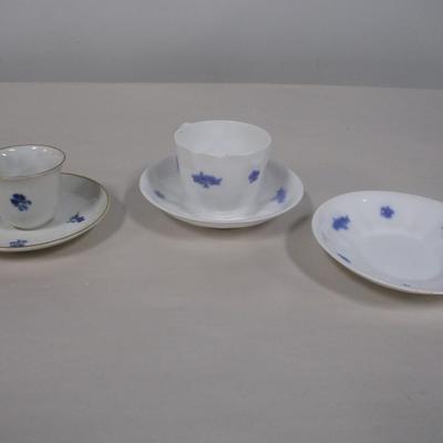 Handmalt Chinaware Tea Cups & Saucers
