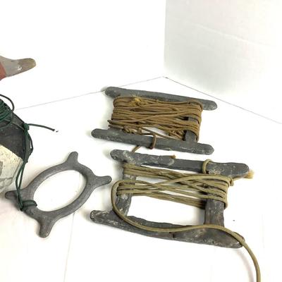 514 Vintage Working Decoy With Rope And Handle