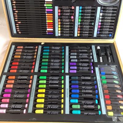 H560 Deluxe Art Set with Oil, Pastels, Colored Pencils, Markers, and Paint in Carrying Case