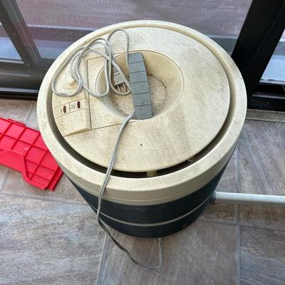 Estate group lot, shop vac, another shop vac, upright, fan, mini fridge, basket