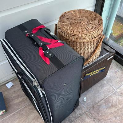 Estate group lot, shop vac, another shop vac, upright, fan, mini fridge, basket