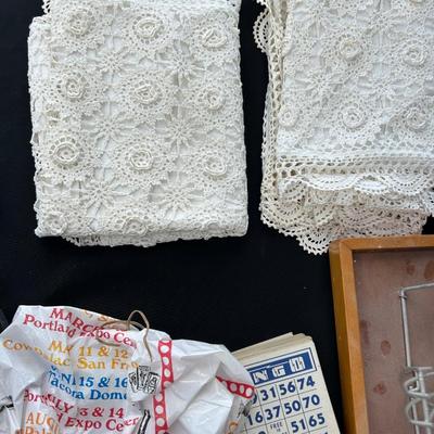 Miscellaneous table lot, everything seen in photos on the table