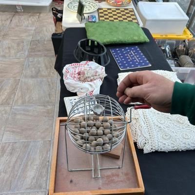 Miscellaneous table lot, everything seen in photos on the table