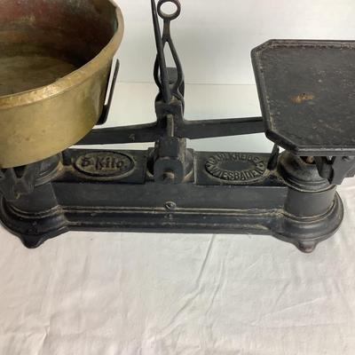 523 Antique Carl Kreidel German Iron Scale With Brass Bowl