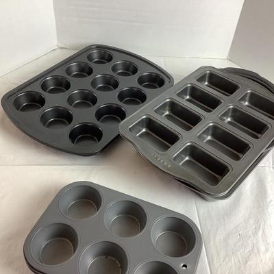 H568 Assorted Baking Pans