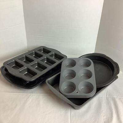 H568 Assorted Baking Pans