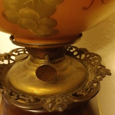 Antique gone with the wind oil lamp