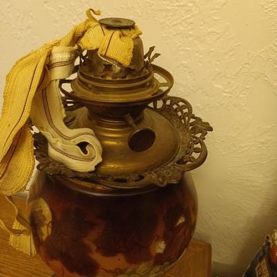 Antique gone with the wind oil lamp